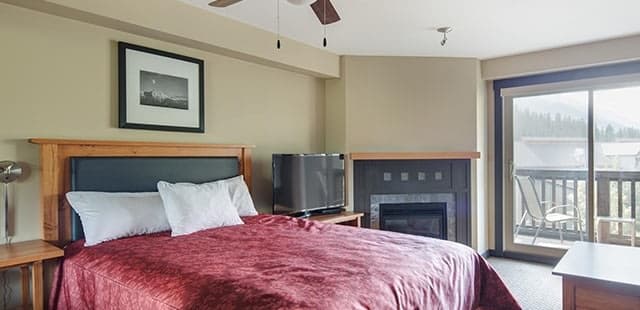 Peaks Lodge