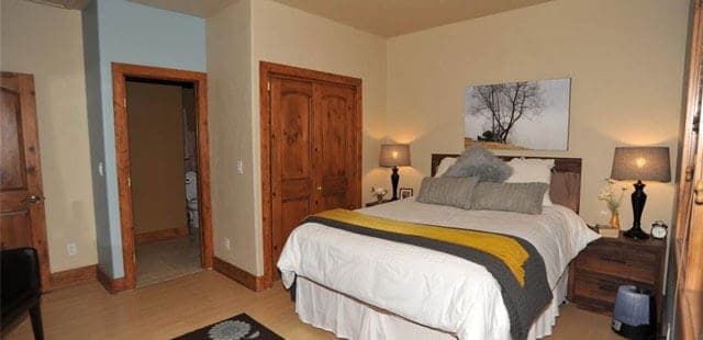 400 Whispering Pines
