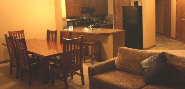 Glacier Mountaineer Lodge
