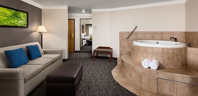 Best Western Plus Landmark Inn