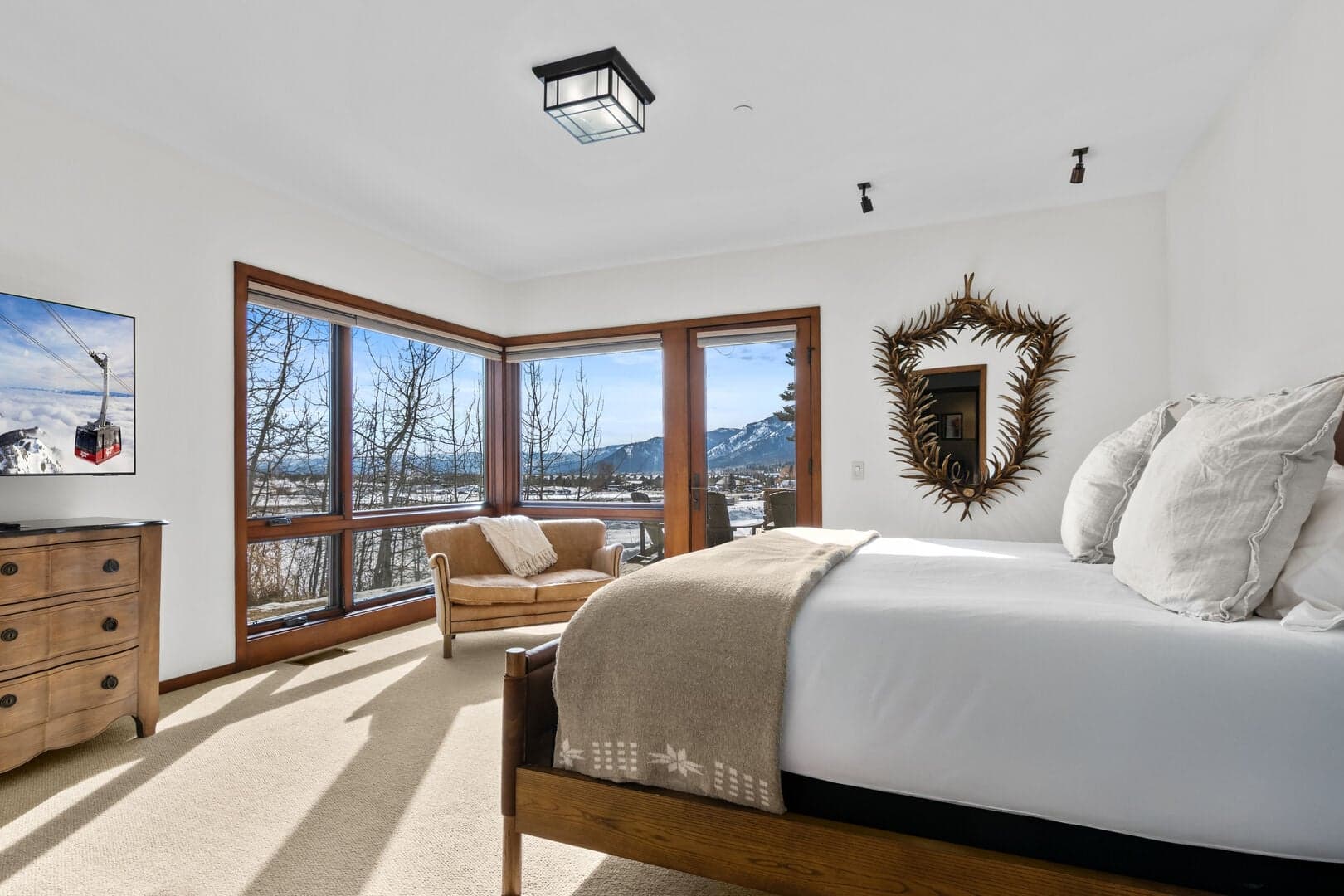 King Bedroom with attached Bathroom and access to Patio with Hot Tub