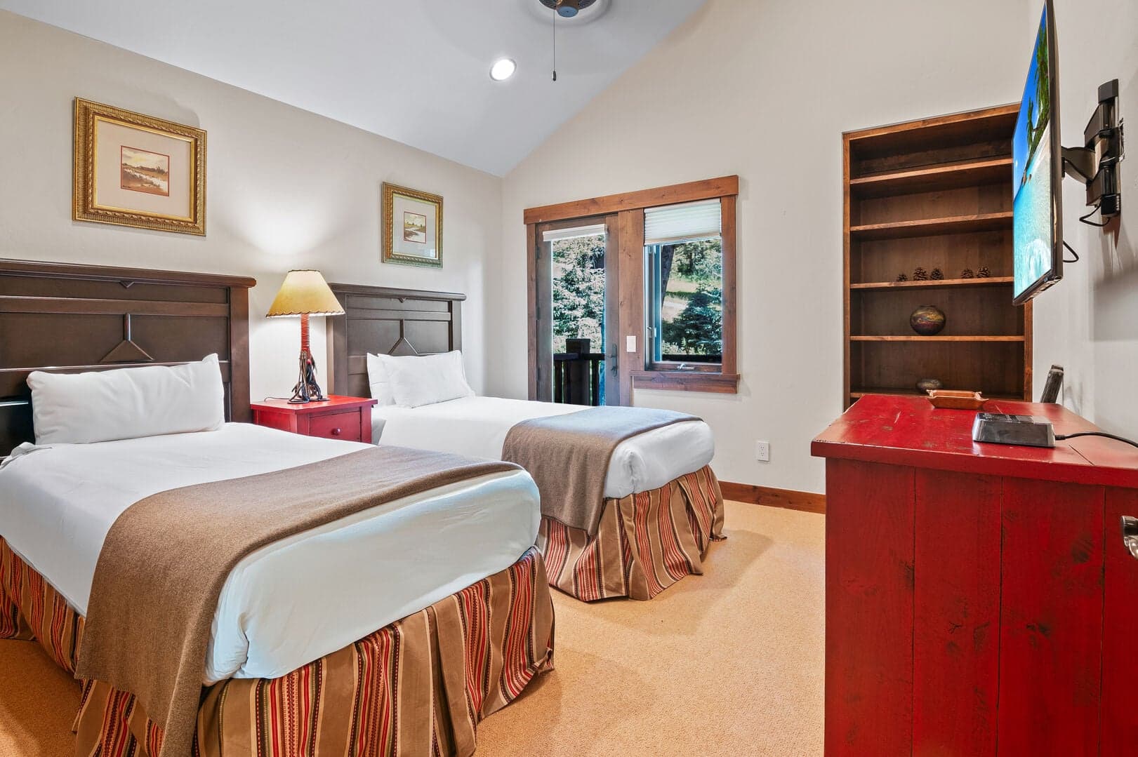 Upper Level Twin bedroom with Private Balcony