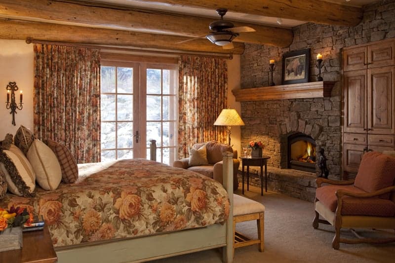 Downstairs Master - King Bed
