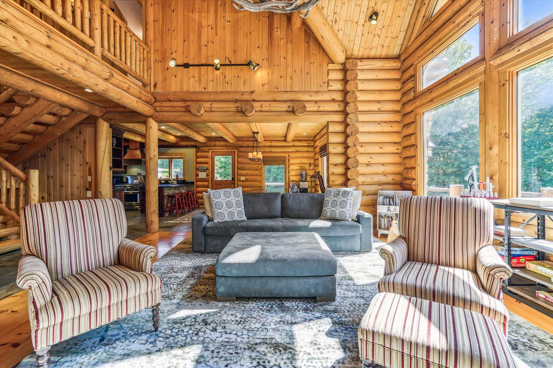 Natural lighting and plenty of space.