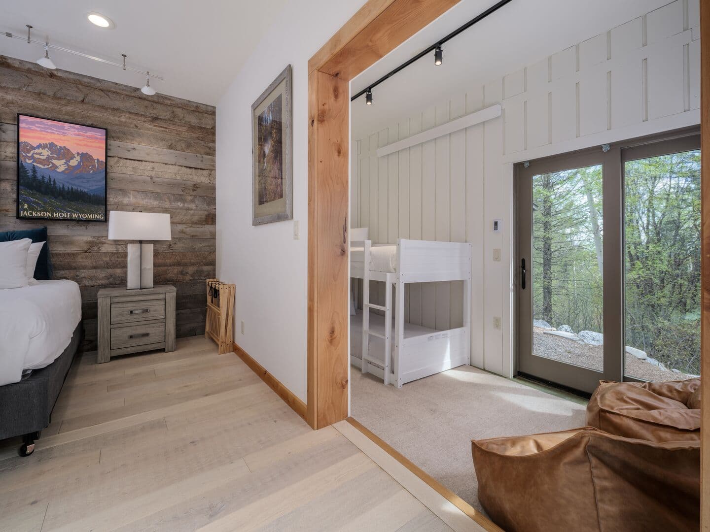 Guest House Studio - King Bed & Bunks