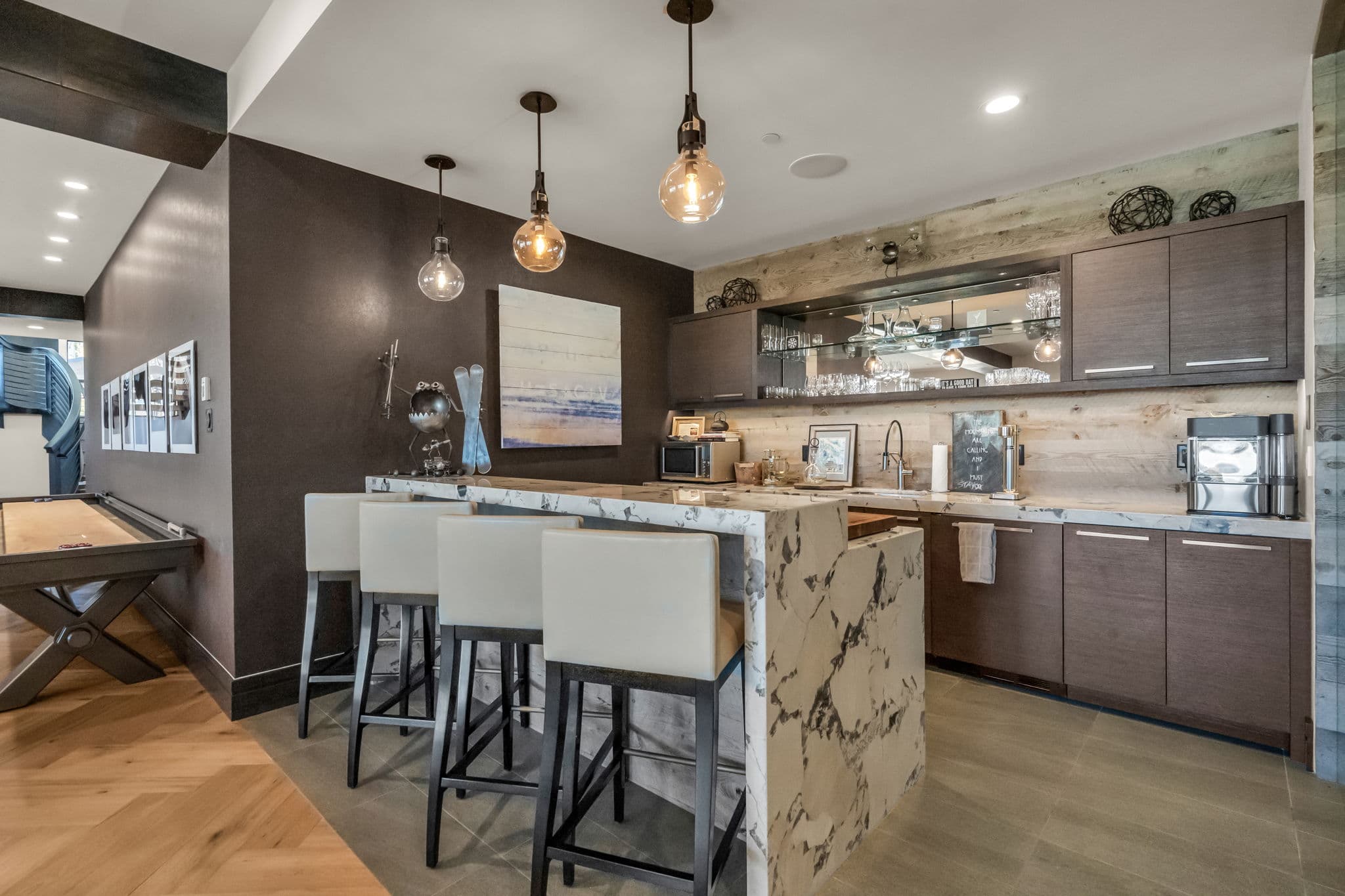 Kitchen with Breakfast Bar and Chairs