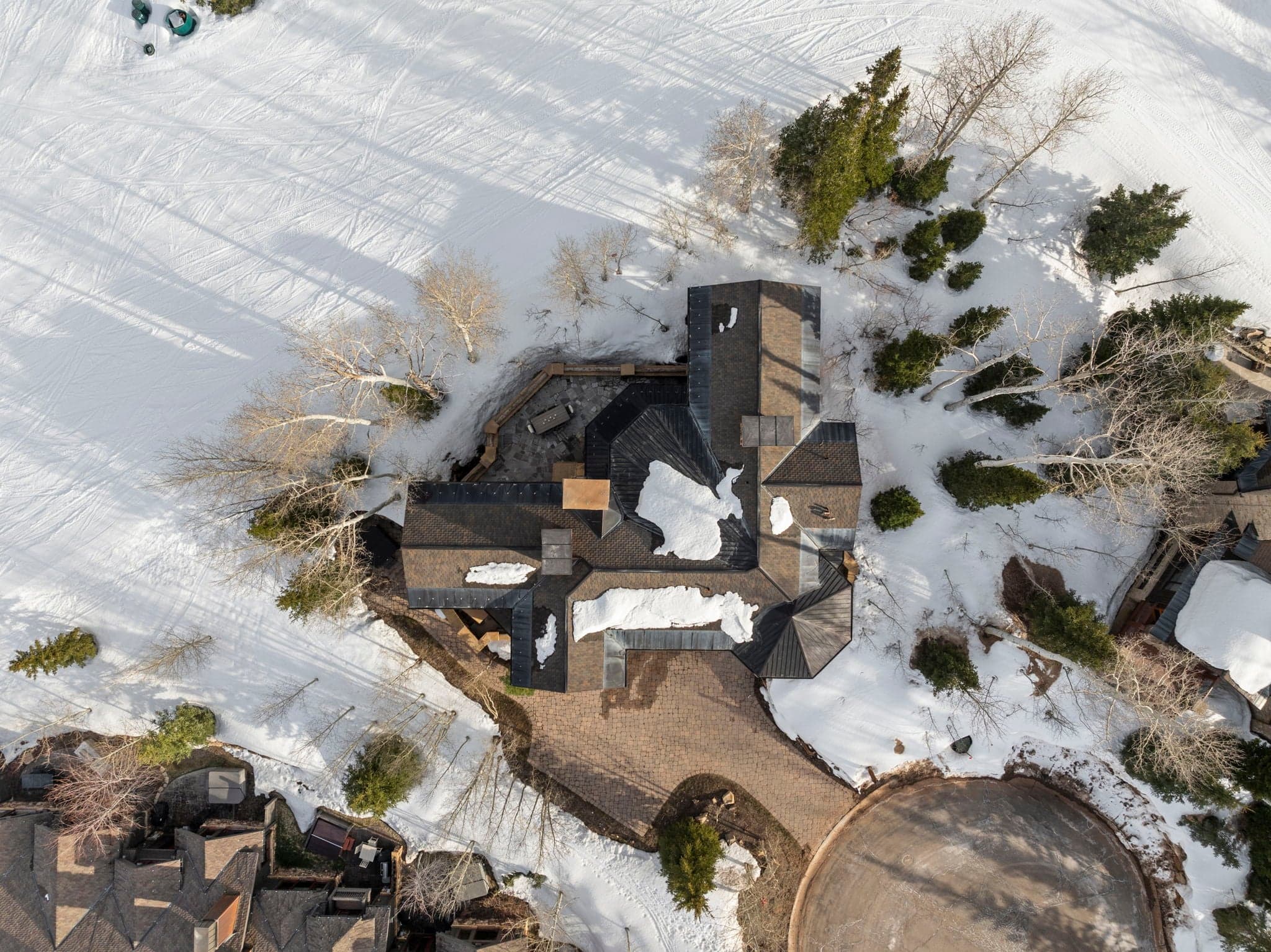 birds eye view of home next to ski run