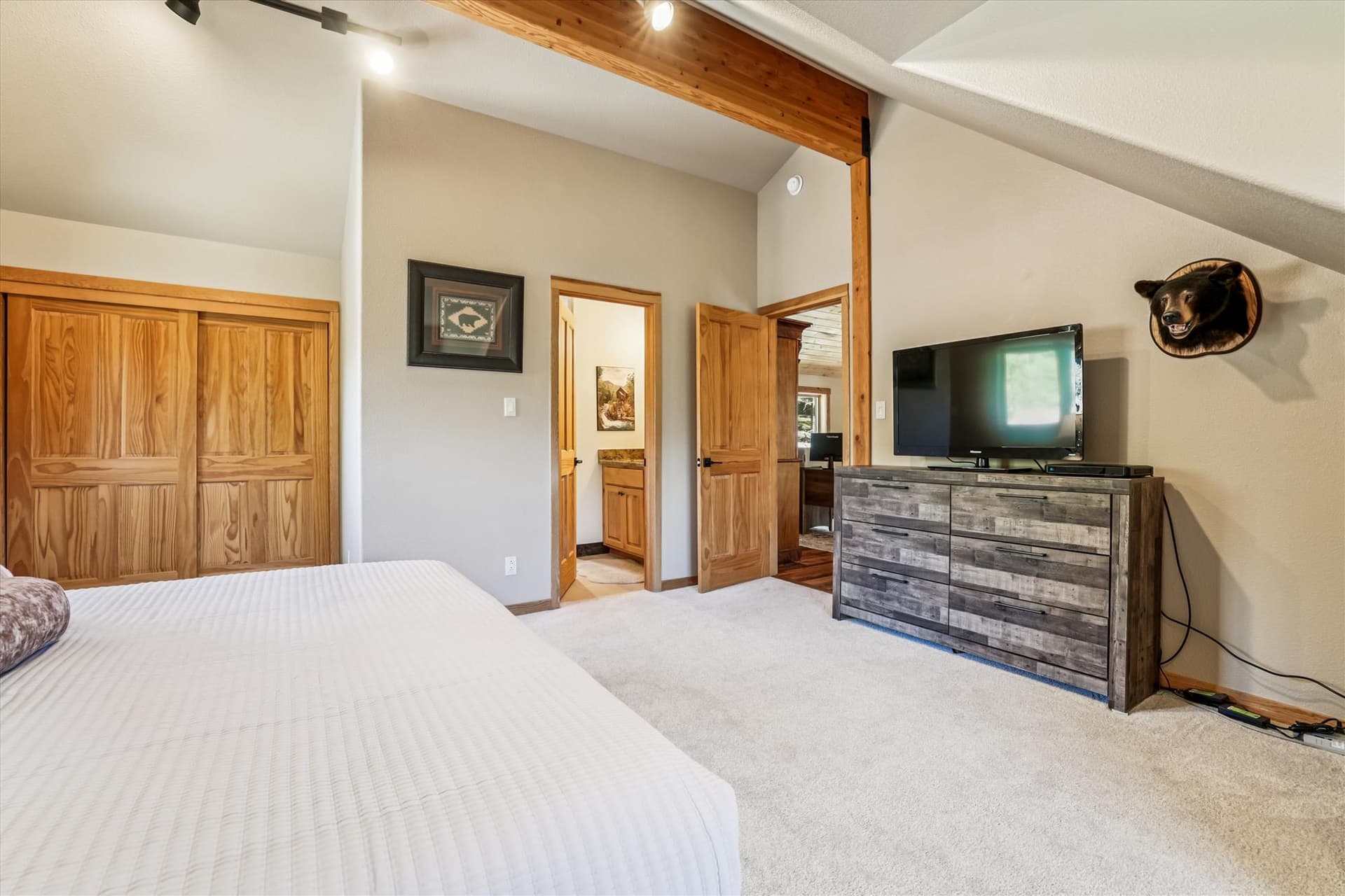 Bedroom - Mountain Serenity Retreat - Blue River Vacation Rental