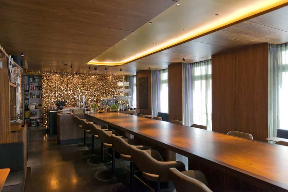 Lobby lounge