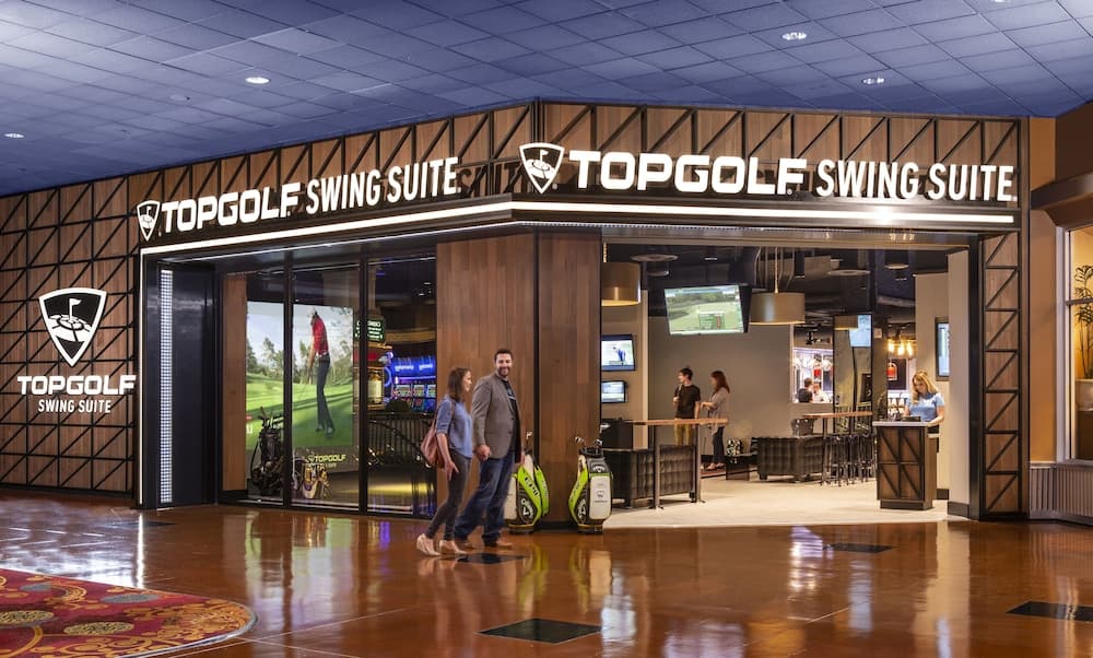 Indoor golf driving range