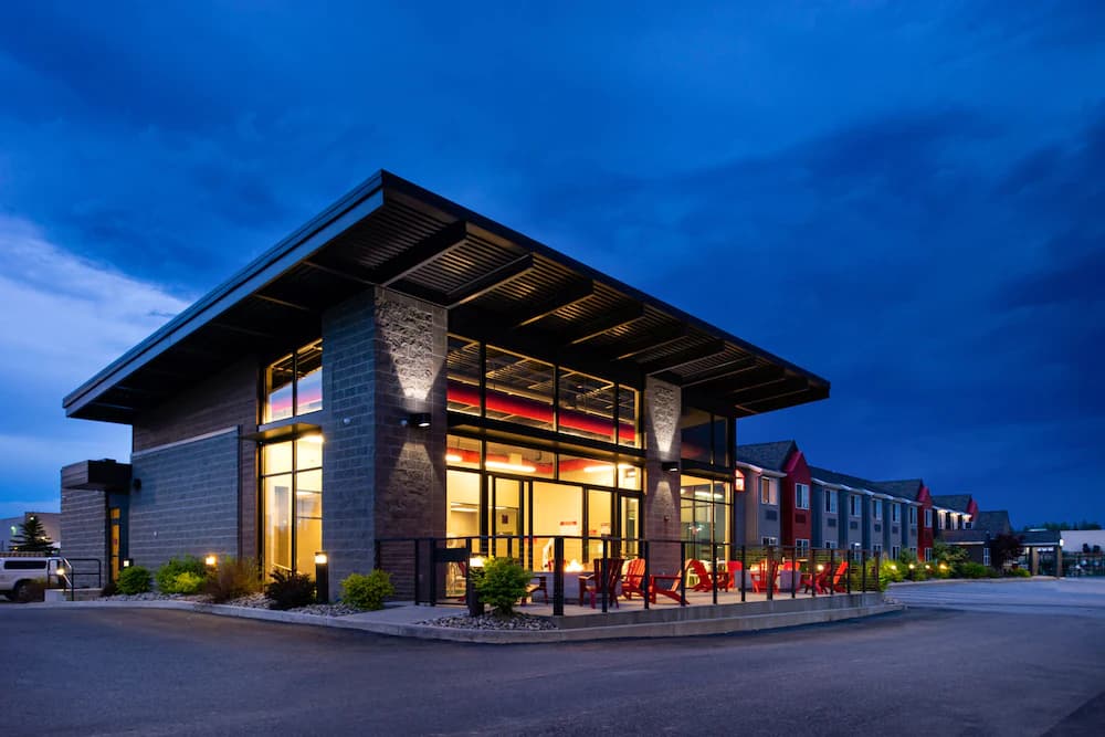 Front of property - evening/night