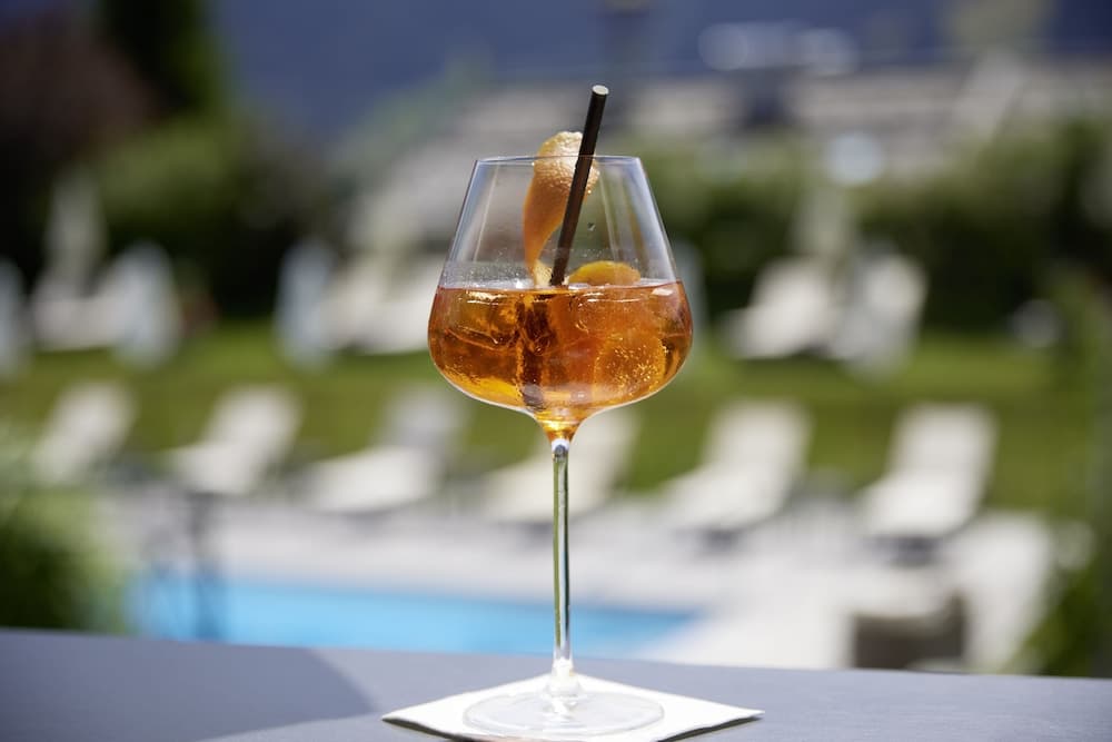 Poolside bar