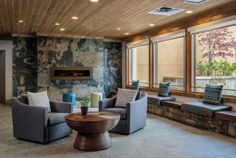 Lobby lounge