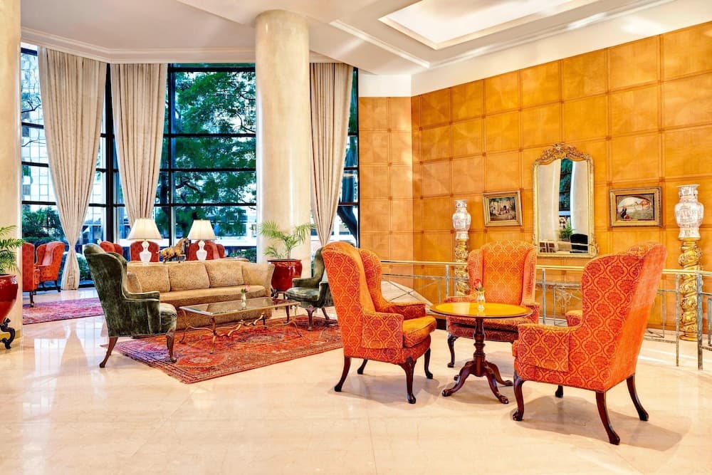 Lobby lounge