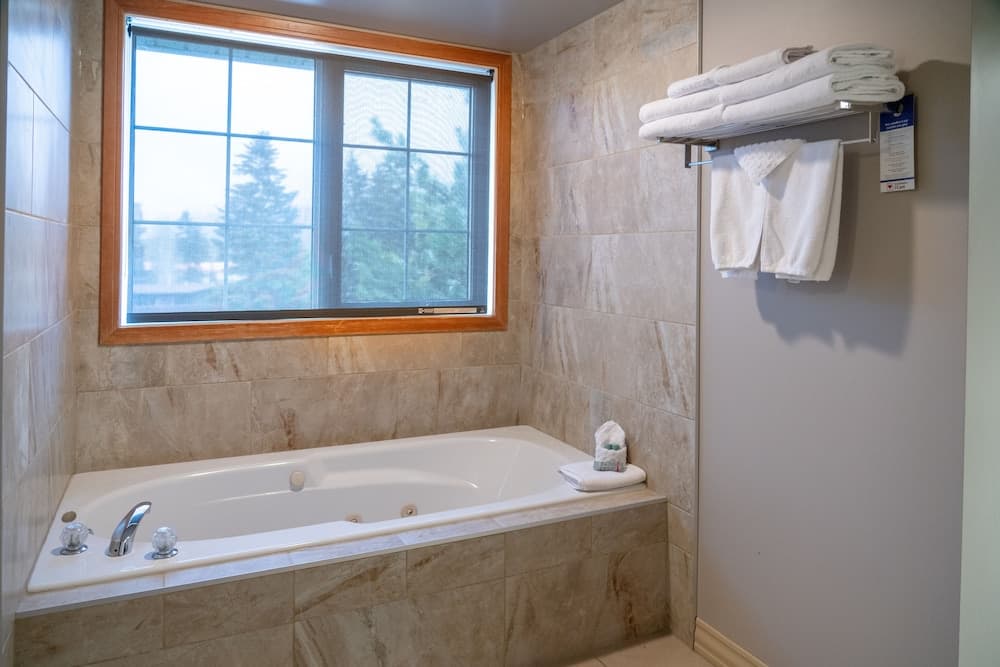 Jetted tub