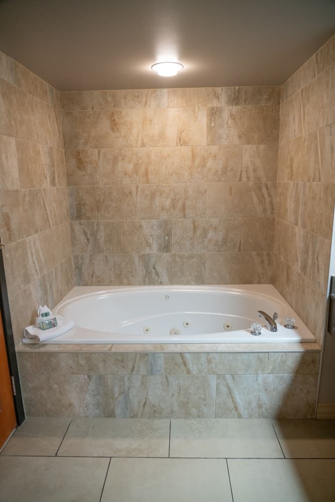 Jetted tub