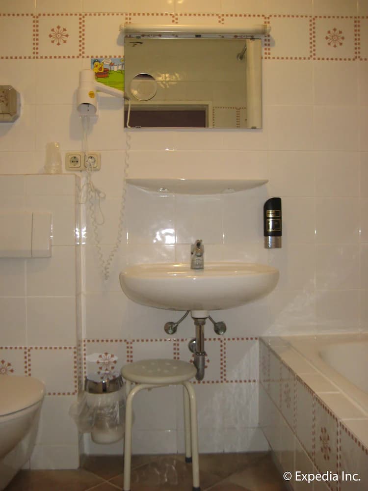 Bathroom sink
