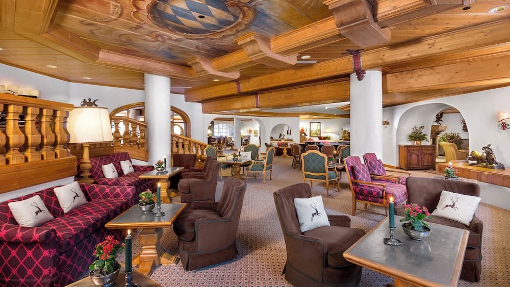 Lobby lounge