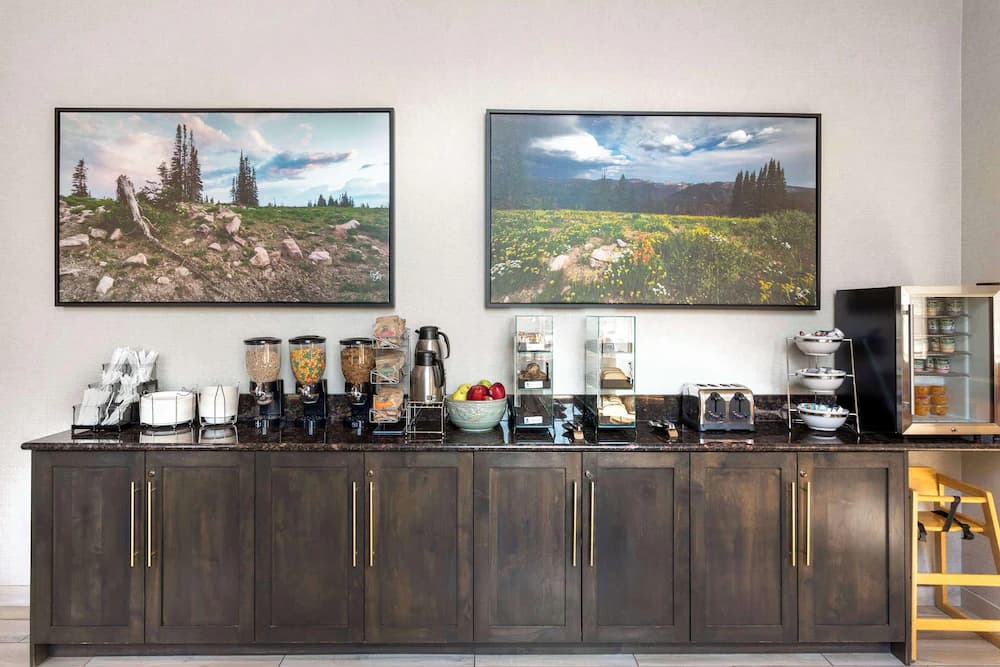 Breakfast area