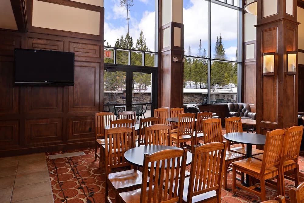 Lobby lounge