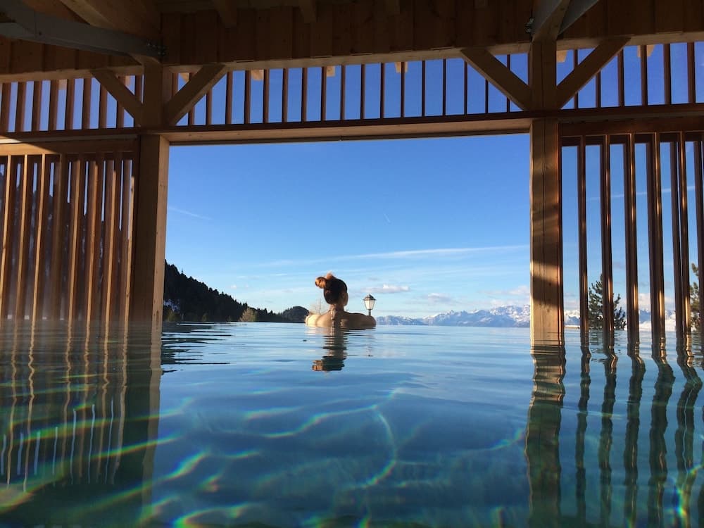Infinity pool
