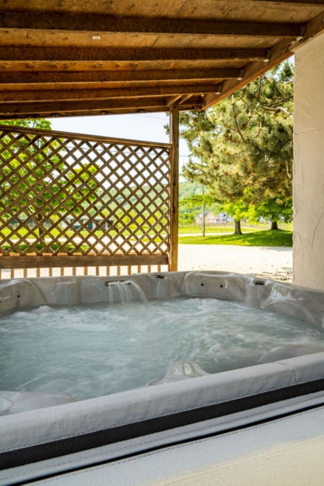 Private spa tub