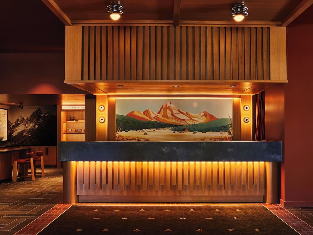 Check-in/check-out kiosk