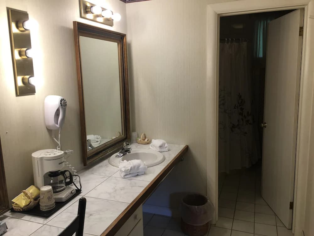 Bathroom sink