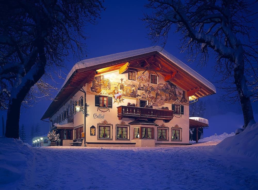 Front of property - evening/night