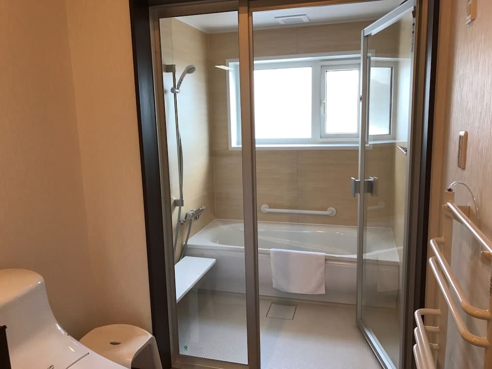 Bathroom amenities