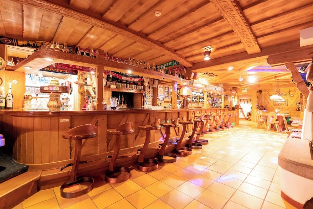 Sports bar