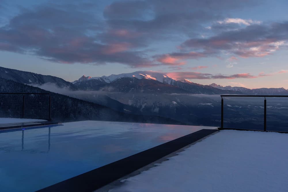 Infinity pool