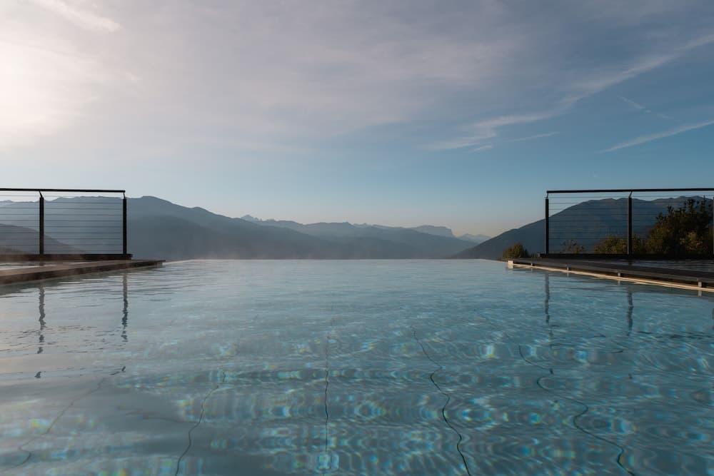 Indoor/outdoor pool