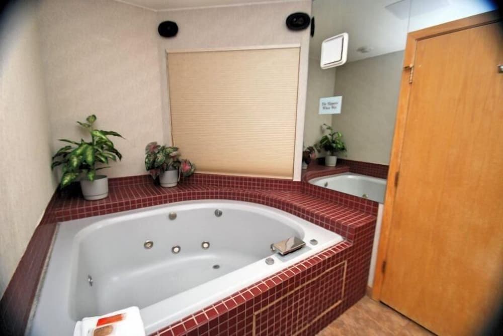 Jetted tub