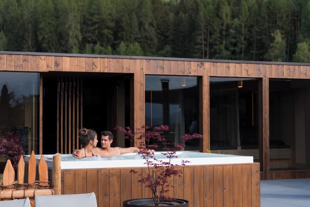 Jetted tub