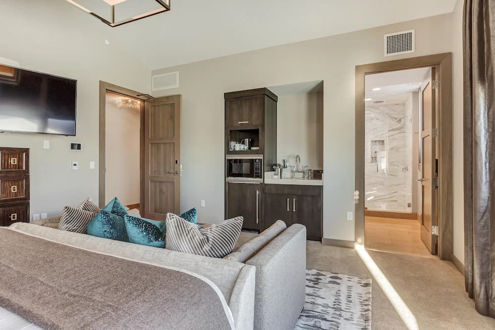 Private kitchenette