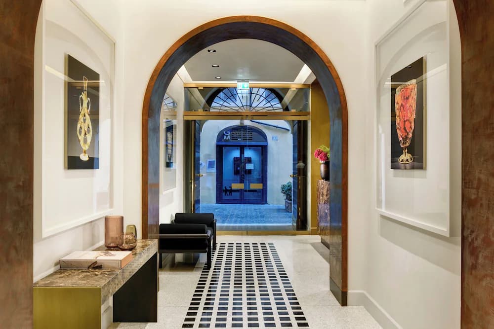 Concierge desk