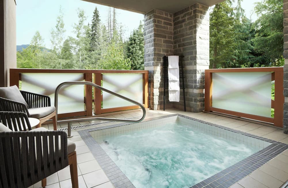Private spa tub