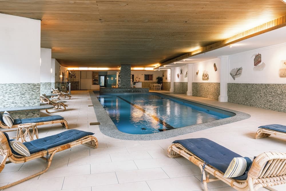 Exercise/lap pool