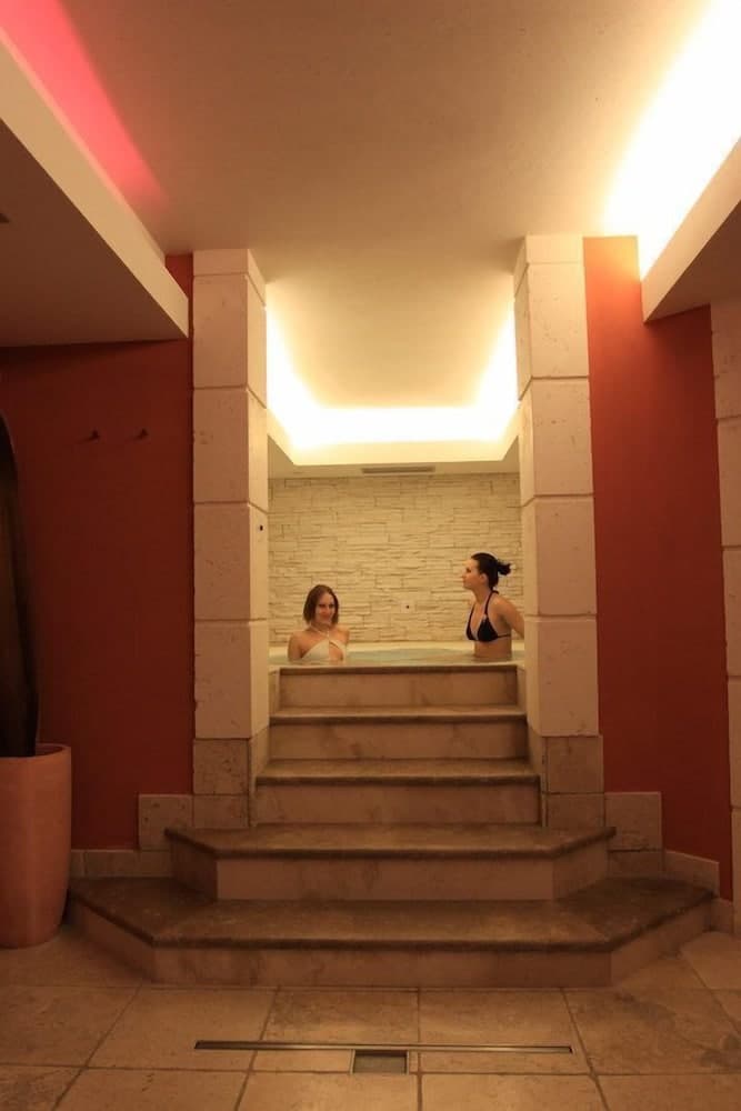 Indoor spa tub