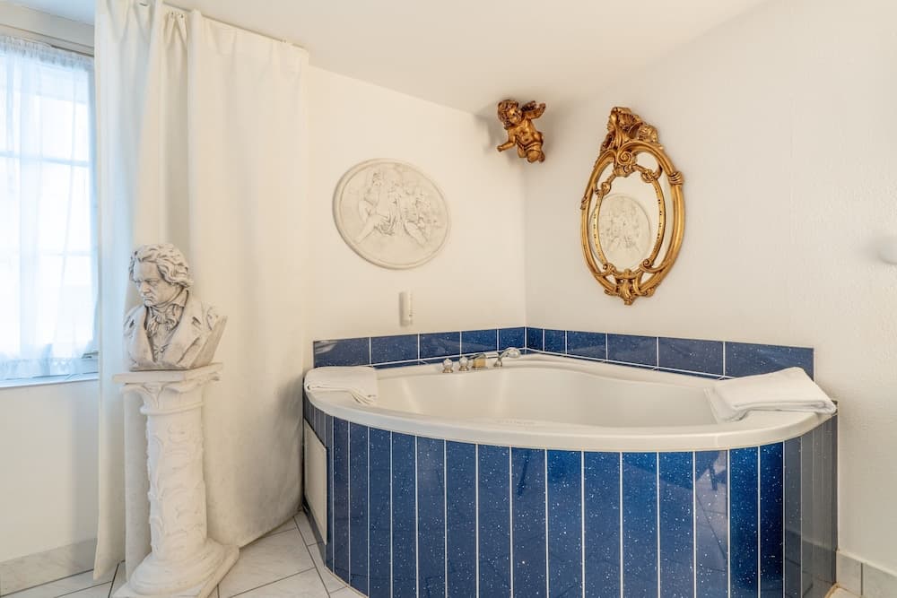 Jetted tub