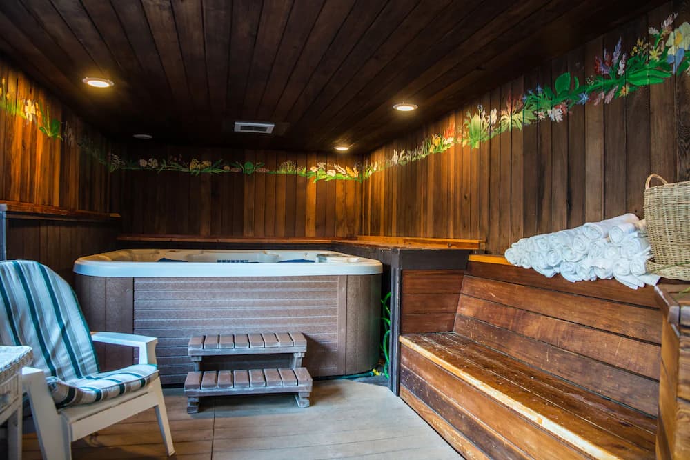 Indoor spa tub
