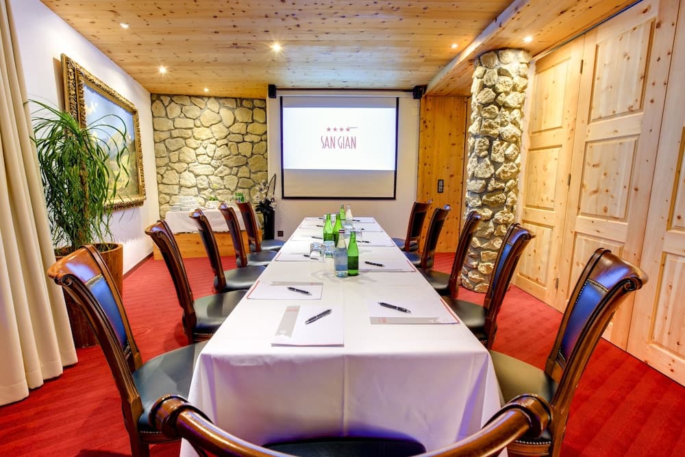 Meeting facility