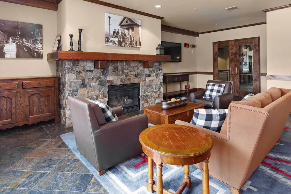 Lobby lounge