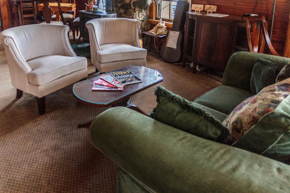 Lobby lounge