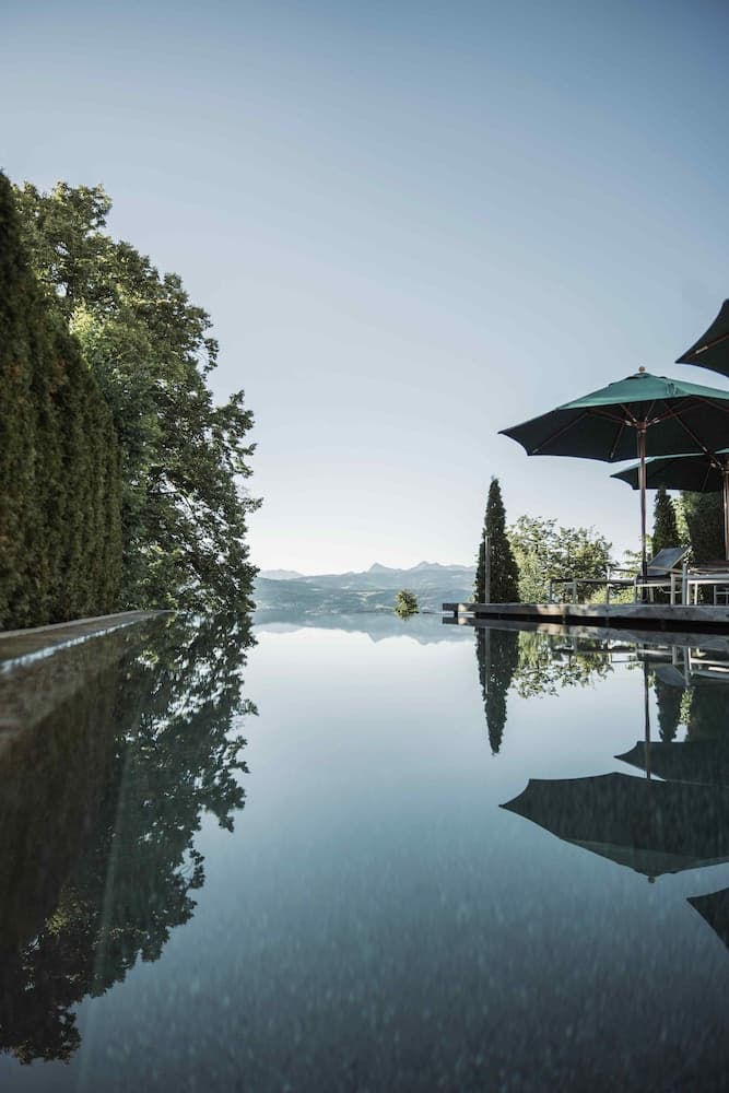 Infinity pool