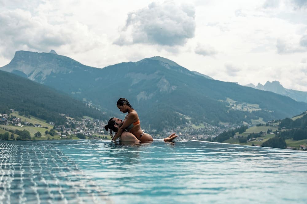 Infinity pool