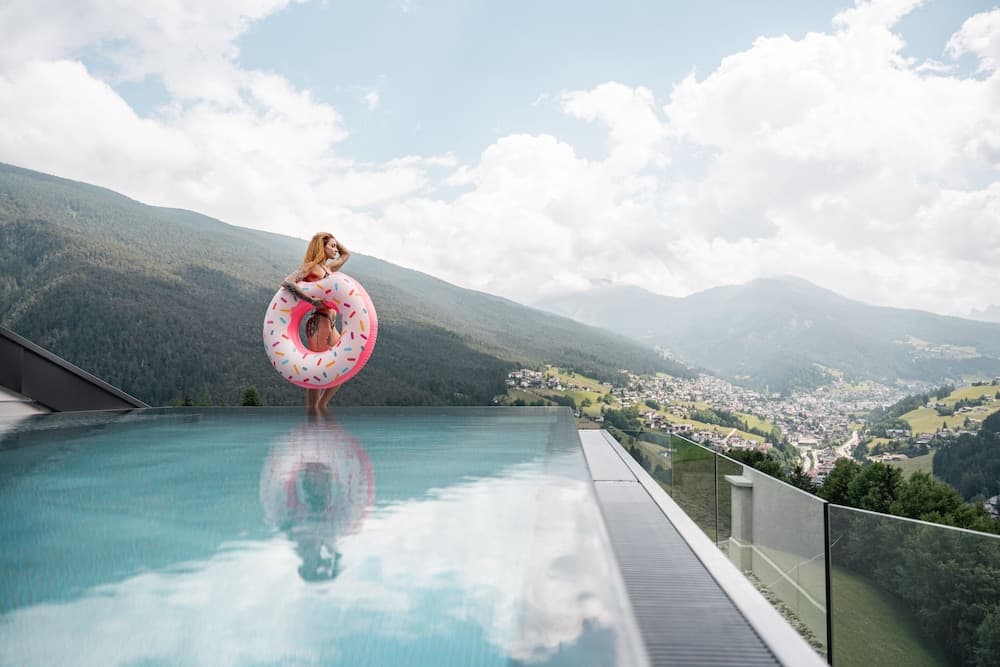 Infinity pool