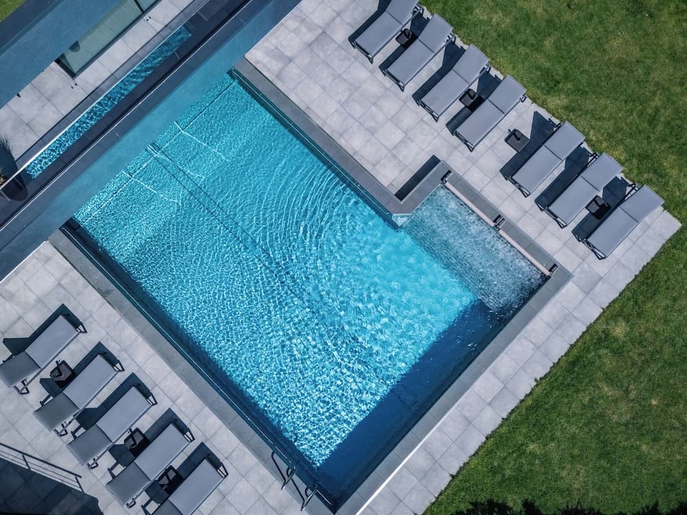 Infinity pool