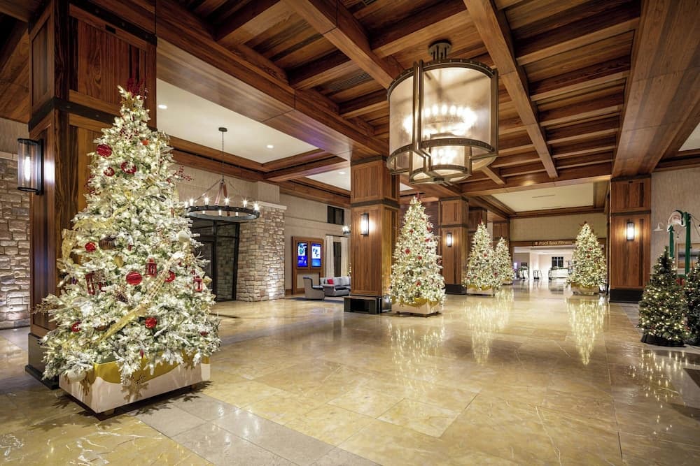 Lobby lounge